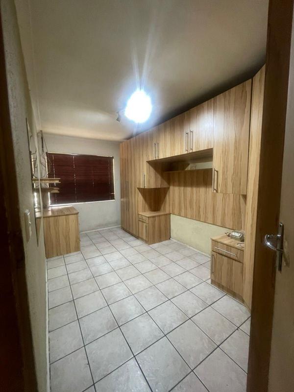 To Let 4 Bedroom Property for Rent in Lentegeur Western Cape